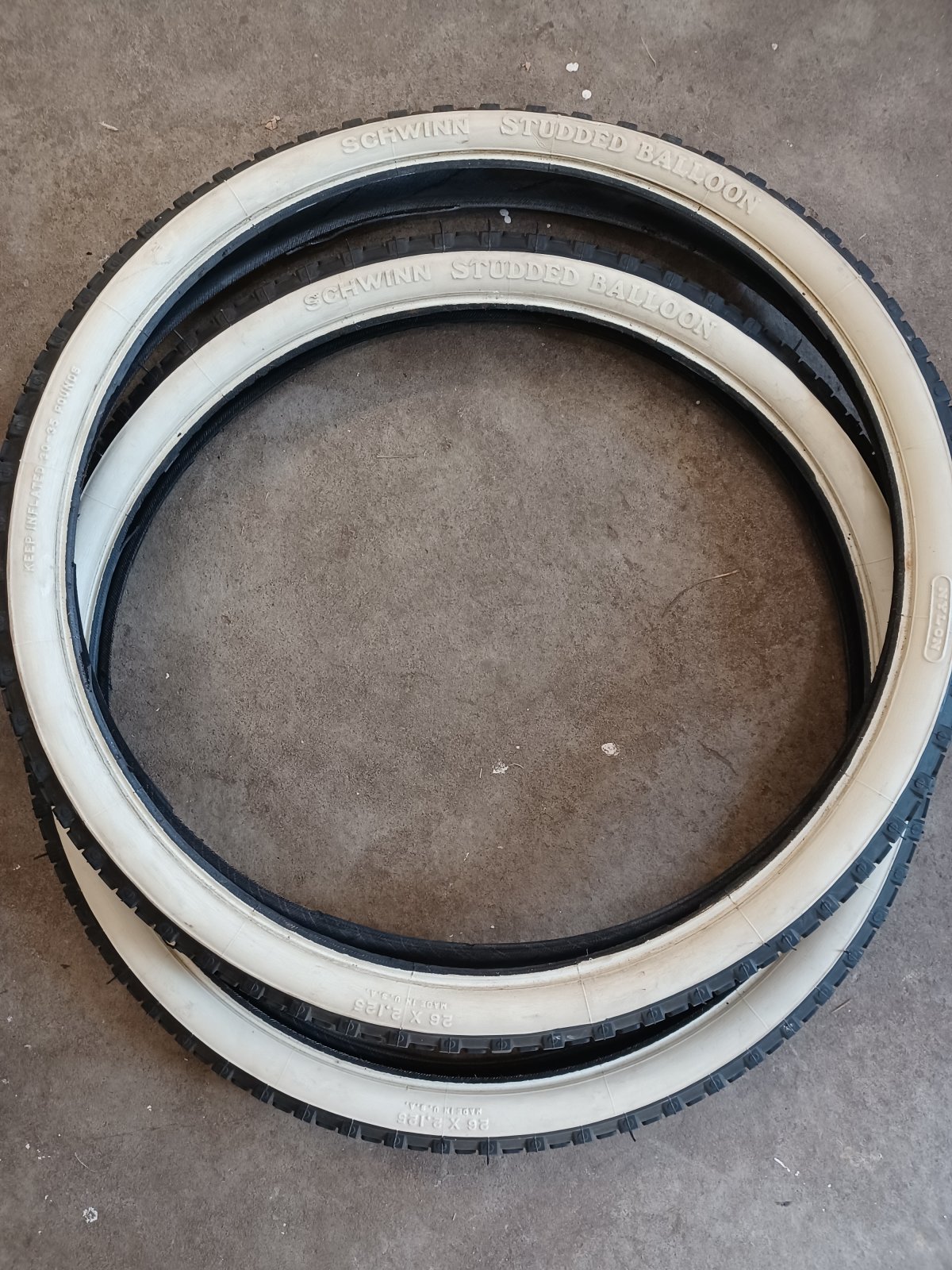 Schwinn studded hot sale balloon tires